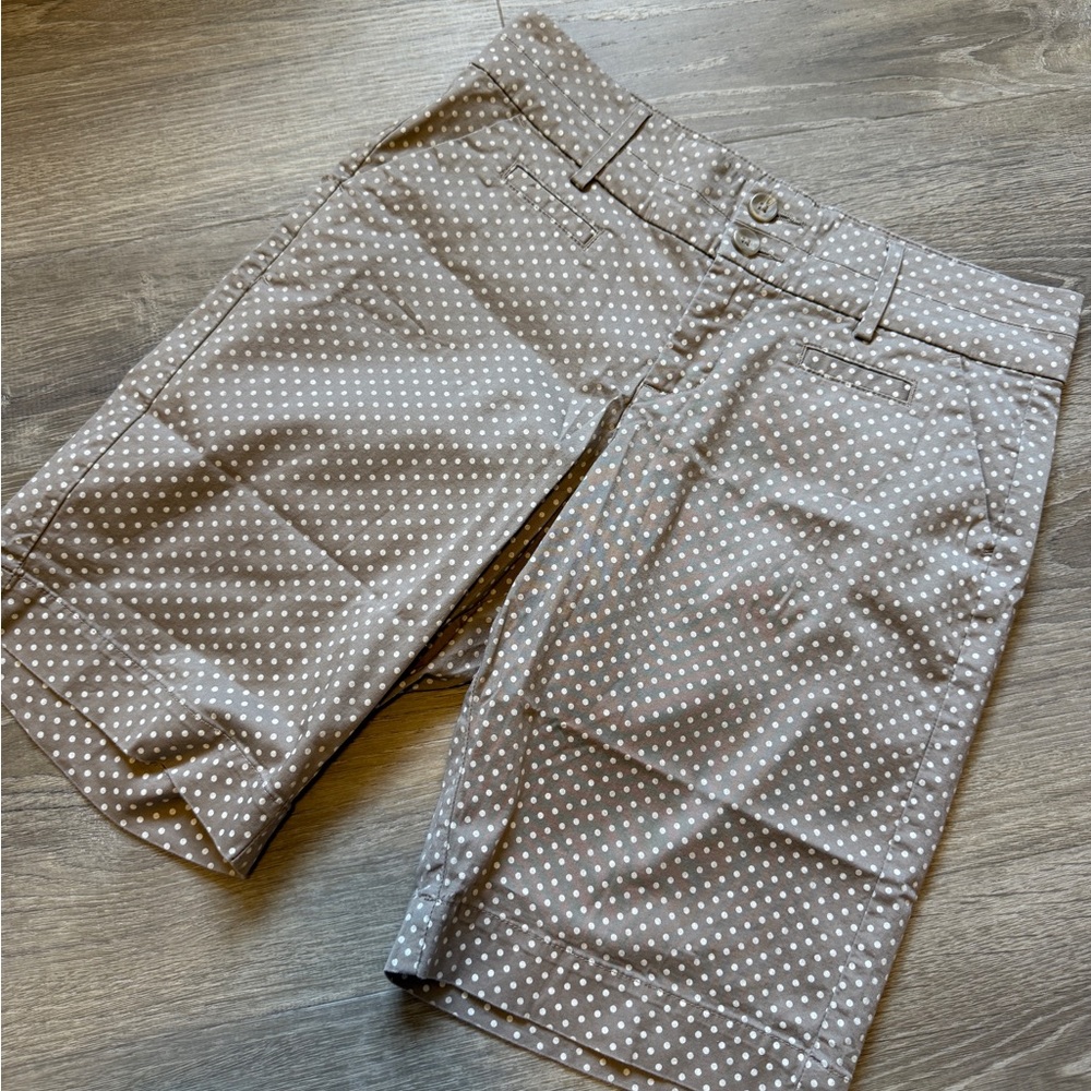 Lee just below the waist Gray and White Flat Front woman’s Short ~Size 6 - Picture 1 of 10